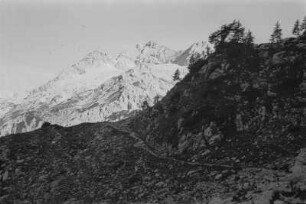 Bergmassiv : Bergspitzen eines Felsmassivs.