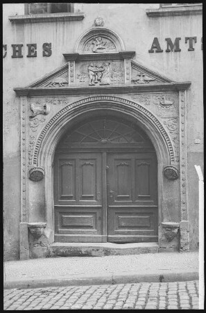 Weißenfels. Portal des Amtsgerichtes