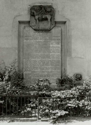 Gedenktafel für die im 1. Weltkrieg Gefallenen : Gedenktafel für die im 1. Weltkrieg Gefallenen. Sandstein (nach 1918). Großenhain, Evangelische Marienkirche