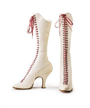Damenstiefel mit roter Schnürung