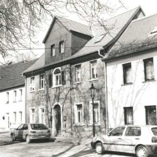 Pegau, Weberplatz 12. Wohnhaus (um 1850). Straßenansicht
