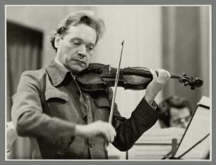 Eduard Melkus : Portrait des Violonisten Eduard Melkus im Apollo-Saal der Staatsoper Berlin