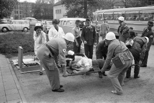 Einsatzübung der DRK-Bereitschaft Karlsruhe-Stadt zum "Tag des Roten Kreuzes" auf einem Gelände hinter dem Jugendheim am Engländerplatz