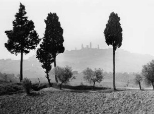 Stadtsilhouette von San Gimignano in der Ferne