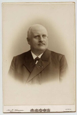 Porträt von Carl Feodor Haacke : Porträt von Carl Feodor Haacke, Gewerberat in Leipzig. Kabinettfoto