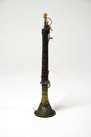 Oboe mit zylindrischer Röhre mit Grifflöchern