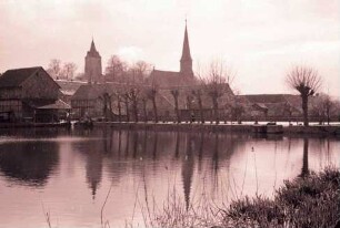 Lutter am Barenberge: Dorf mit Teich und alten Türmen