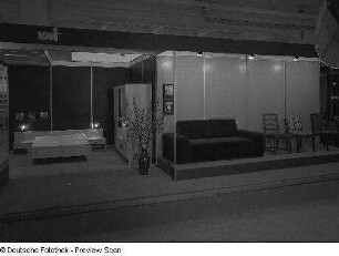 Ausstellungskojen mit Schlaf- und Wohnzimmermöbeln aus Oelsa