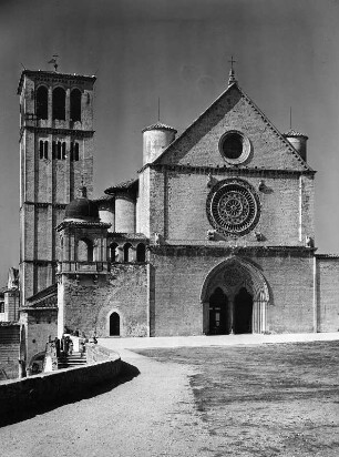 Assisi. San Francesco (1228-1253). Fassade der Oberkirche