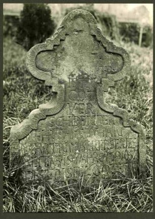 Friedhof. Grabkreuz des Johann Martin Maurer, 18 Jh.