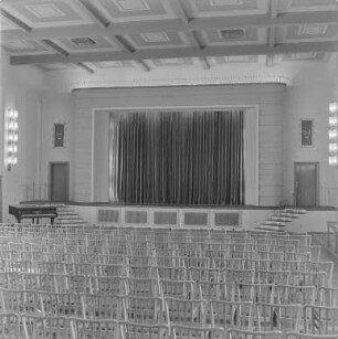 Große Halle : Oberlausitz. Unbekannter Ort, Gebäude. Blick in einen Saal