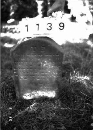 Grabstein 1139 (Index: 100098765) Maße HxBxT: 66x40x11 cm Besonderheit: Kindergrab: Grabstein 1139