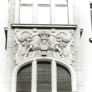Cottbus, Spremberger Straße 40/41. Wohn-und Geschäftshaus (um 1905). Fassadenornament am Erker