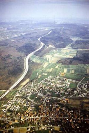 Trassierung mit Blick in Richtung Stuttgart In Vordergrund Nöttingen, in Bildmitte die Klosterwegbrücke