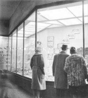 Nächtlicher Schaufensterbummel beim Kaufhaus am Brühl in Leipzig