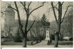 Freiberg. Schlossplatz u. Clemens Winkler-Denkmal