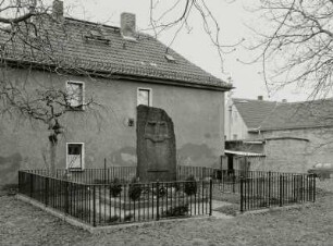 Denkmal für die Gefallenen des 1. Weltkrieges : Denkmal für die Gefallenen des 1. Weltkrieges. Stein (nach 1918). Leipzig-Sommerfeld, Arnoldplatz