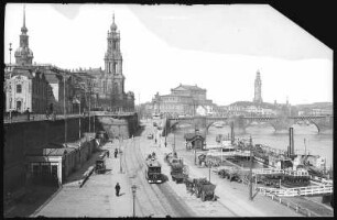 Dresden. Terrassenufer mit Dampfschiffen