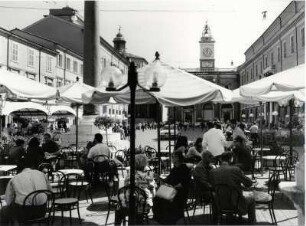 Piazzo del Popolo, Mittelunkt der Stadt