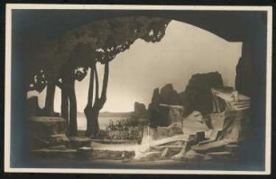 Bühnenbild, Festspielhaus Bayreuth: Rheinufer (Götterdämmerung, 3. Akt)