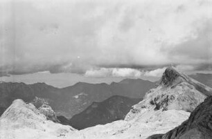 Gebirge : Bergspitzen eines Gebirgsmassivs.