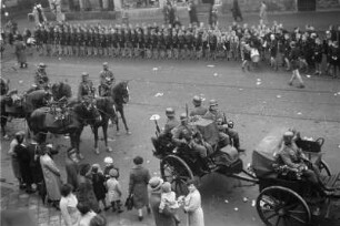 Militärparade : Militärparade der NSDAP, vermutlich in Wien
