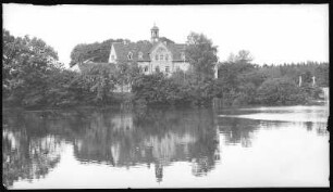 Grillenburg. Jagdschloss mit Teich