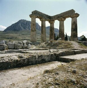 Korinth. Apollontempel. Blick auf Tempelreste