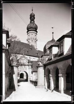Schloß; Portal