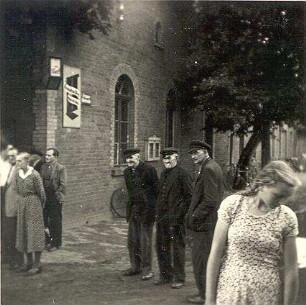 Aufstellen des Maibaumes in Halbendorf : Ort: Brězowka / Halbendorf. Aufstellen des Maibaumes