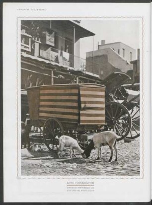 Arte fotográfico - Interior pintoresco de una casa del Paseo Colón