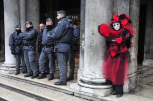 Karneval in Venedig : Aufgenommen am Rosenmontag, dem 20. Februar 2012 auf dem Markusplatz in Venedig