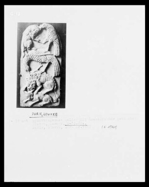 Relief mit aufeinander stehenden Tieren