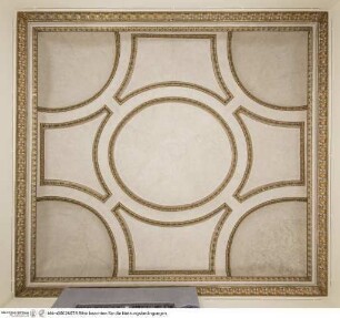 Dekoration der Decken, Deckendekoration mit rundem Deckenspiegel und Ornamentfriesen (Variante A)