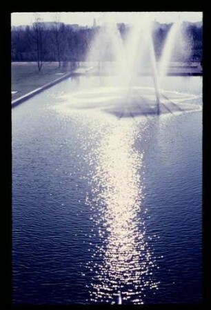 Vor Kongresshalle 26.10.57.