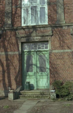 Hauptstraße 12: Hufnerhaus: Detailaufnahme: Giebelseite: Eingangstür