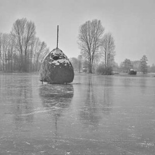 Landschaftsbild. Winter im Spreewald. Überflutete Wiesen und Felder bei Lübbenau - Lehde. : Wobraz krajiny. Zyma w Błótach. Łuki a pola wokoło Lubnjowa-Lědow su přepławjene.