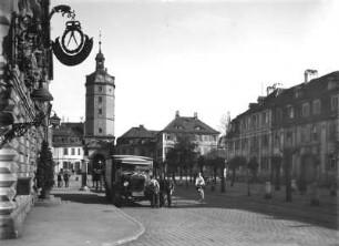 Ansbach. Heerieder Tor mit Turm (1750; J. D. Steingruber) und Wohnhäusern, Maximlianstraße 1 (L. Retty) und 2 (J. D. Steingruber). Ansicht vom Hotel "Goldener Zirkel"