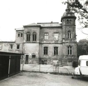 Dresden-Mickten, Kötzschenbroder Straße 24/26. Villa (um 1895). Seitenansicht von Westen