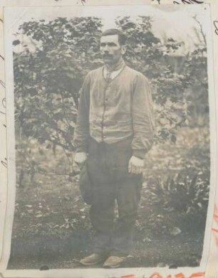 Foto eines unbekannten Mannes