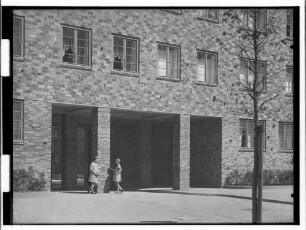 Baublock Helmholtzstr., Bunsenstr. Nr. 13 : [Tordurchfahrt Bunsenstr/Helmholtzstr.]