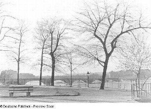 Brühlsche Terrasse mit Blick zur Augustusbrücke