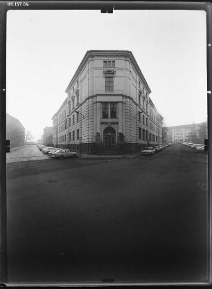 Leipzig-Zentrum, Talstraße 33. Karl-Marx-Universität (Universität Leipzig). Institutsgebäude der Sektion Biowissenschaften (Fakultät für Biowissenschaften, Pharmazie und Psychologie, Institut für Biologie, 1878-1879). Eckansicht
