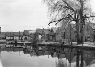 Altnaundorf : Radebeul-Naundorf. Dorfkern. Ostseite über den Dorfteich gesehen