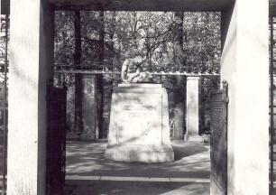 Ehrenfriedhof, Denkmal "Den gefallenen Helden". Detmold. Blomberger Straße