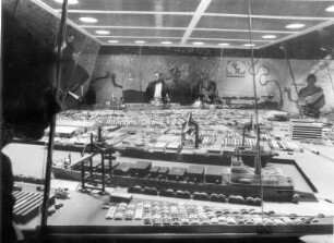 Bremen. Überseehafen. Modellhalle der Lagerhausegesellschaft. Containerkreuz-Modell