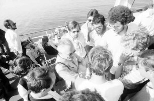 32. Tagung 1982 Physiker; Mainaufahrt: Rudolf L. Mößbauer im Gespräch