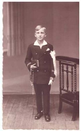 Foto Junge im Kommunionsanzug