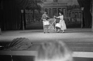 Szenenbilder aus " Ein Polterabend" von W. Bernhardy mit U. Thein als Schusterjunge, Deutsches Theater 30.12.1952