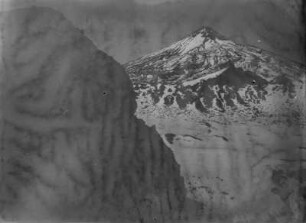 Vulkanlandschaft : Der verschneite Vulkan Pico del Teide